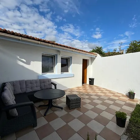 Holiday home Maison Lumineuse La Jolie *